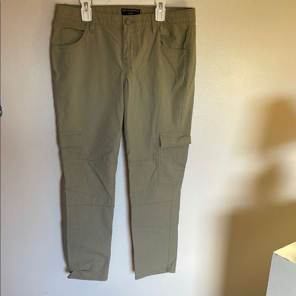 Banana Republic Martin Fit Light Olive Pockets, size 8 Jogger/Straight Leg Women